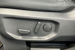 Musta Volkswagen Amarok 2024 kuva 20.
