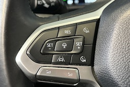 Musta Volkswagen Amarok 2024 kuva 26.