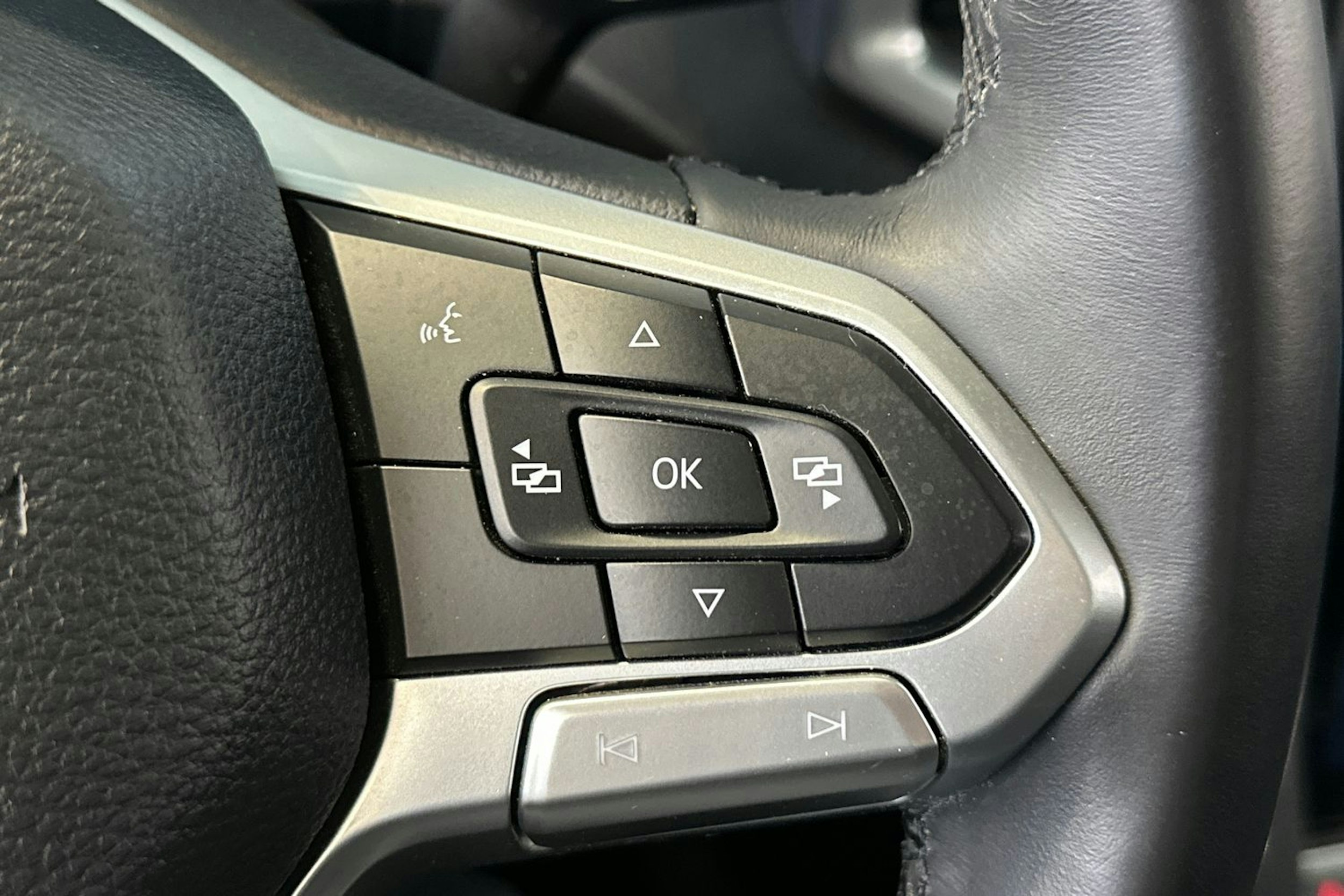 Musta Volkswagen Amarok 2024 kuva 27.
