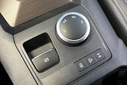 Musta Volkswagen Amarok 2024 kuva 31.