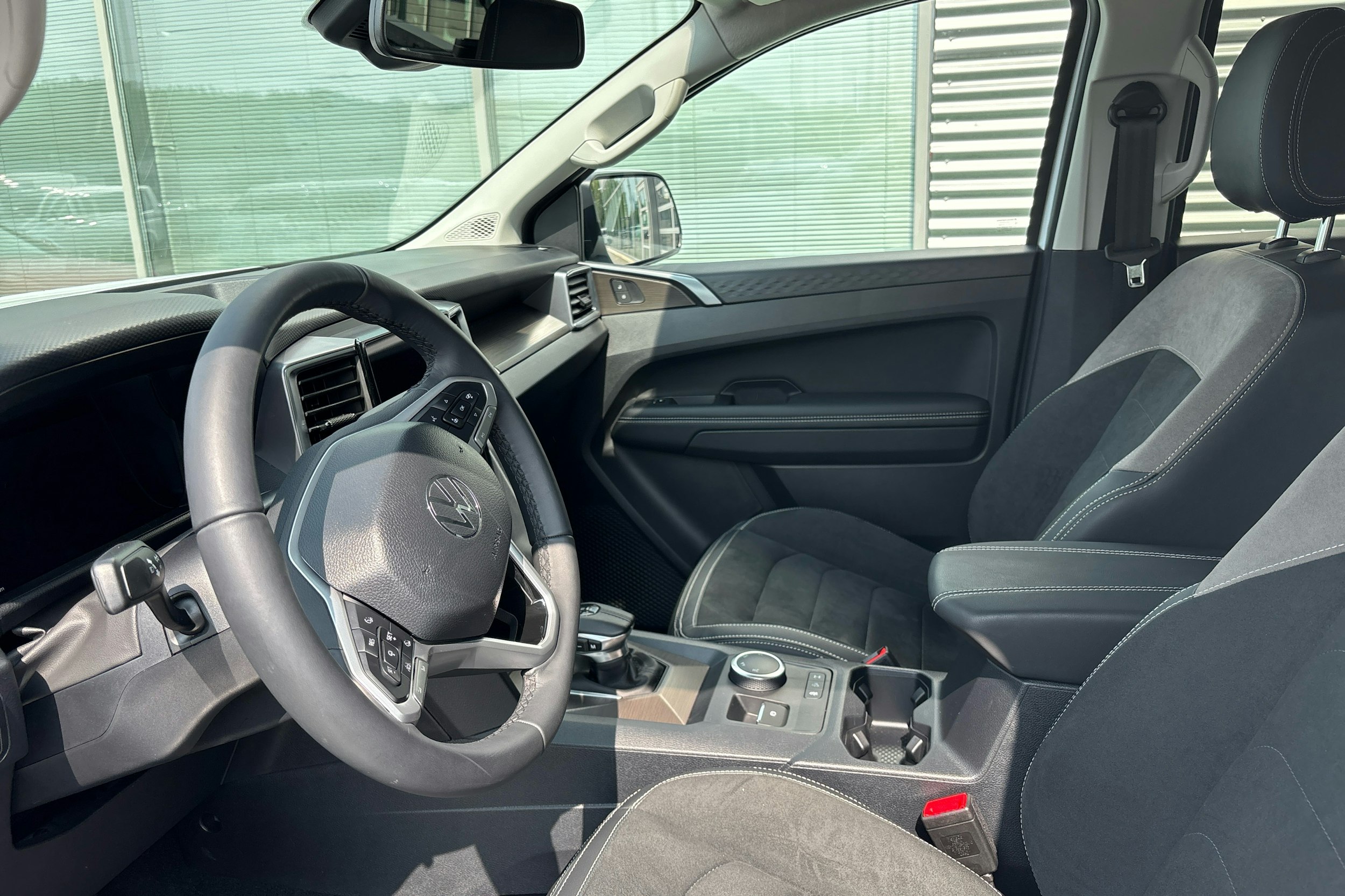 Valkoinen Volkswagen Amarok 2024 kuva 6.