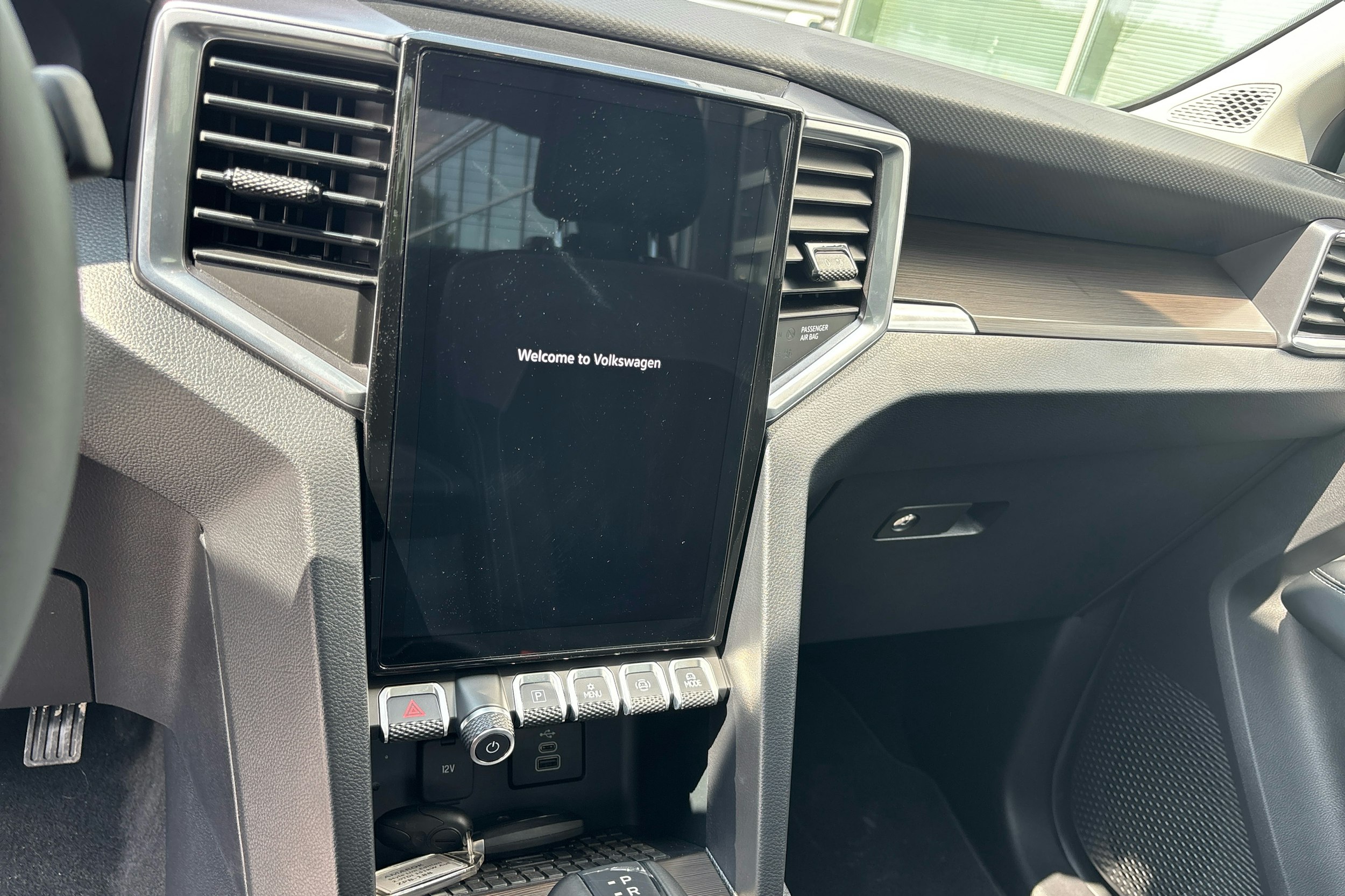 Valkoinen Volkswagen Amarok 2024 kuva 7.