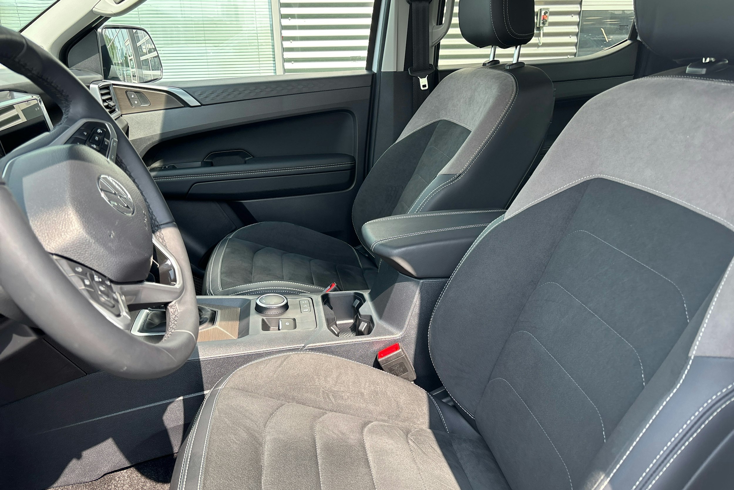 Valkoinen Volkswagen Amarok 2024 kuva 8.