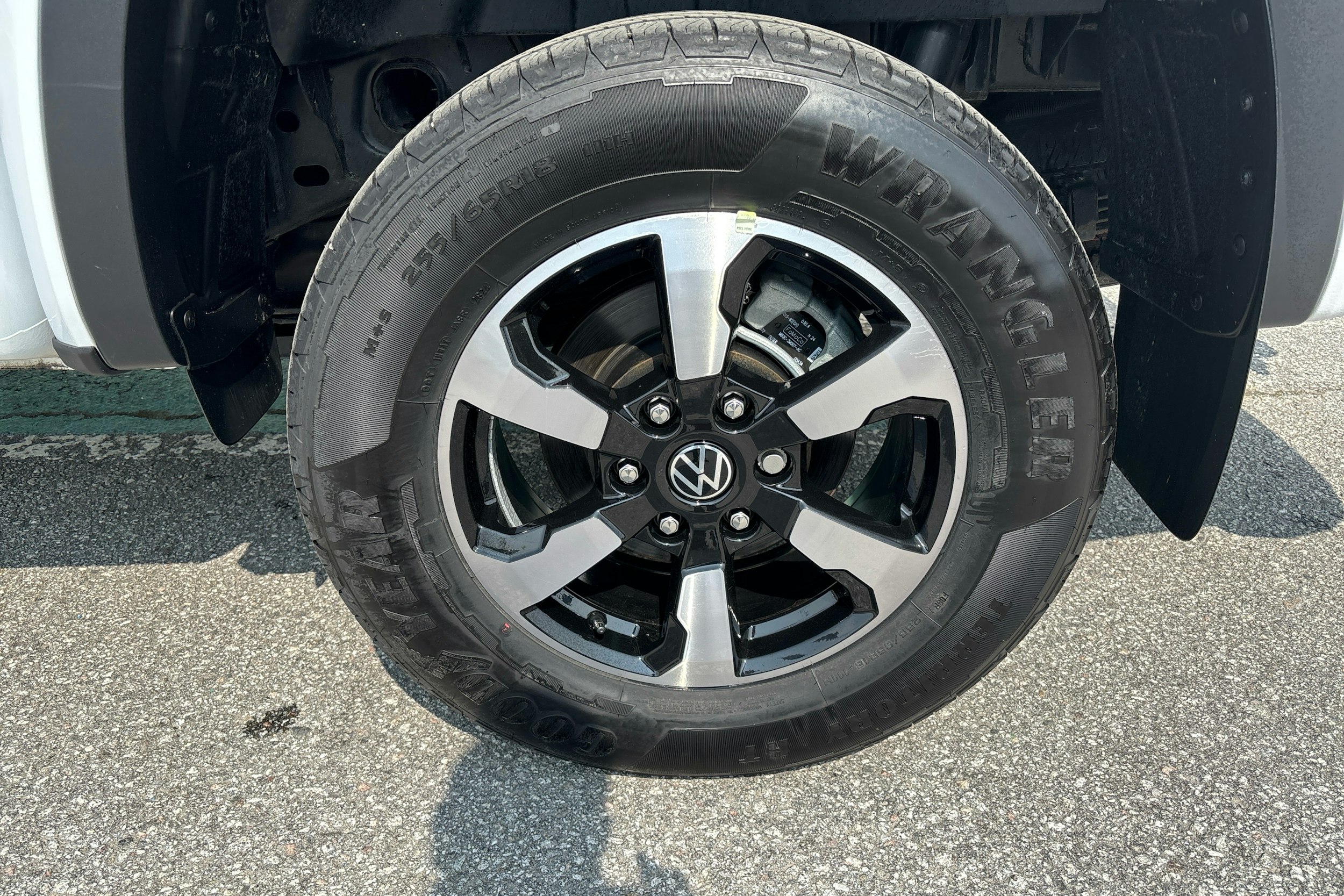 Valkoinen Volkswagen Amarok 2024 kuva 9.