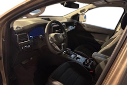 harmaa Volkswagen Amarok 2025 kuva 8.