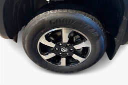 harmaa Volkswagen Amarok 2025 kuva 12.