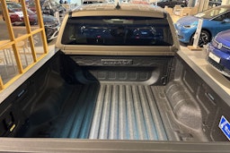 harmaa Volkswagen Amarok 2025 kuva 20.