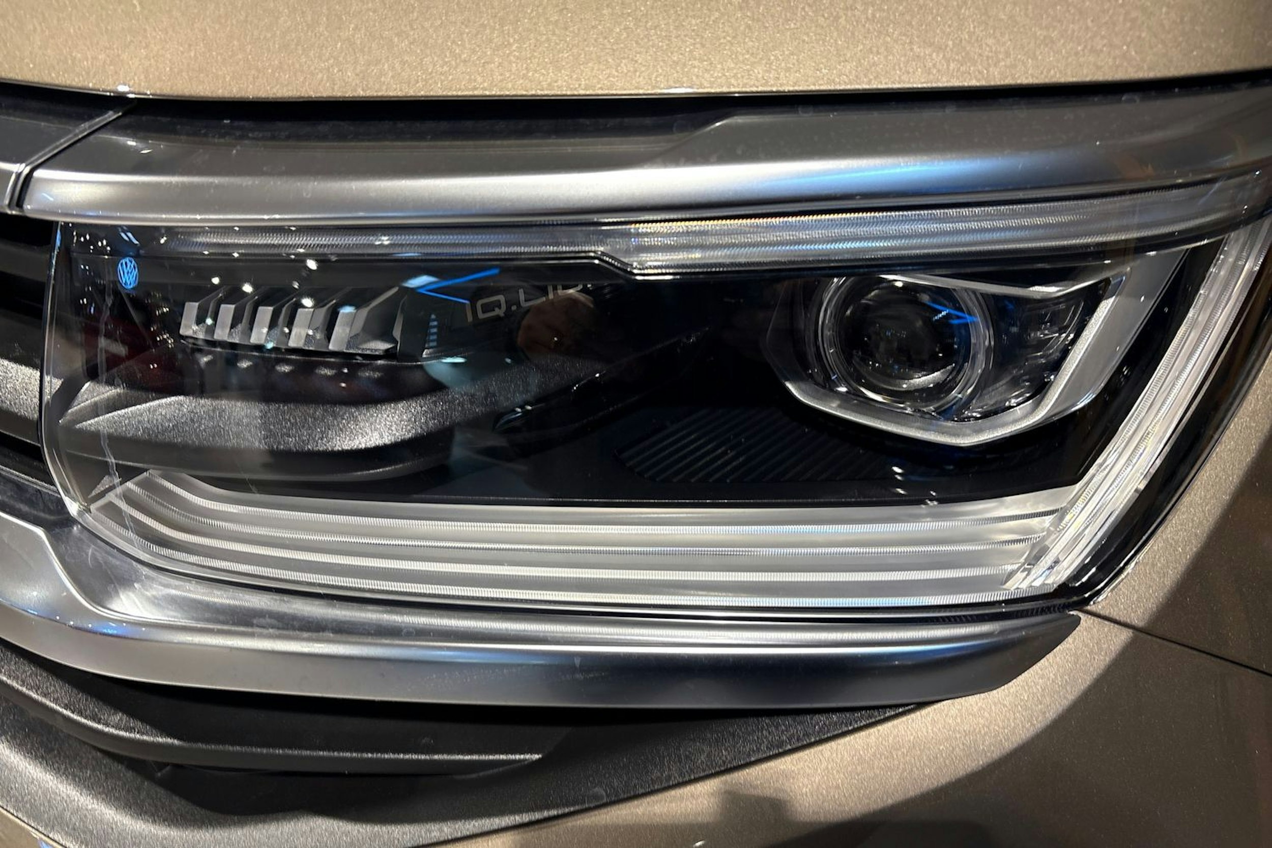 harmaa Volkswagen Amarok 2025 kuva 23.