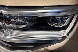 harmaa Volkswagen Amarok 2025 kuva 23.