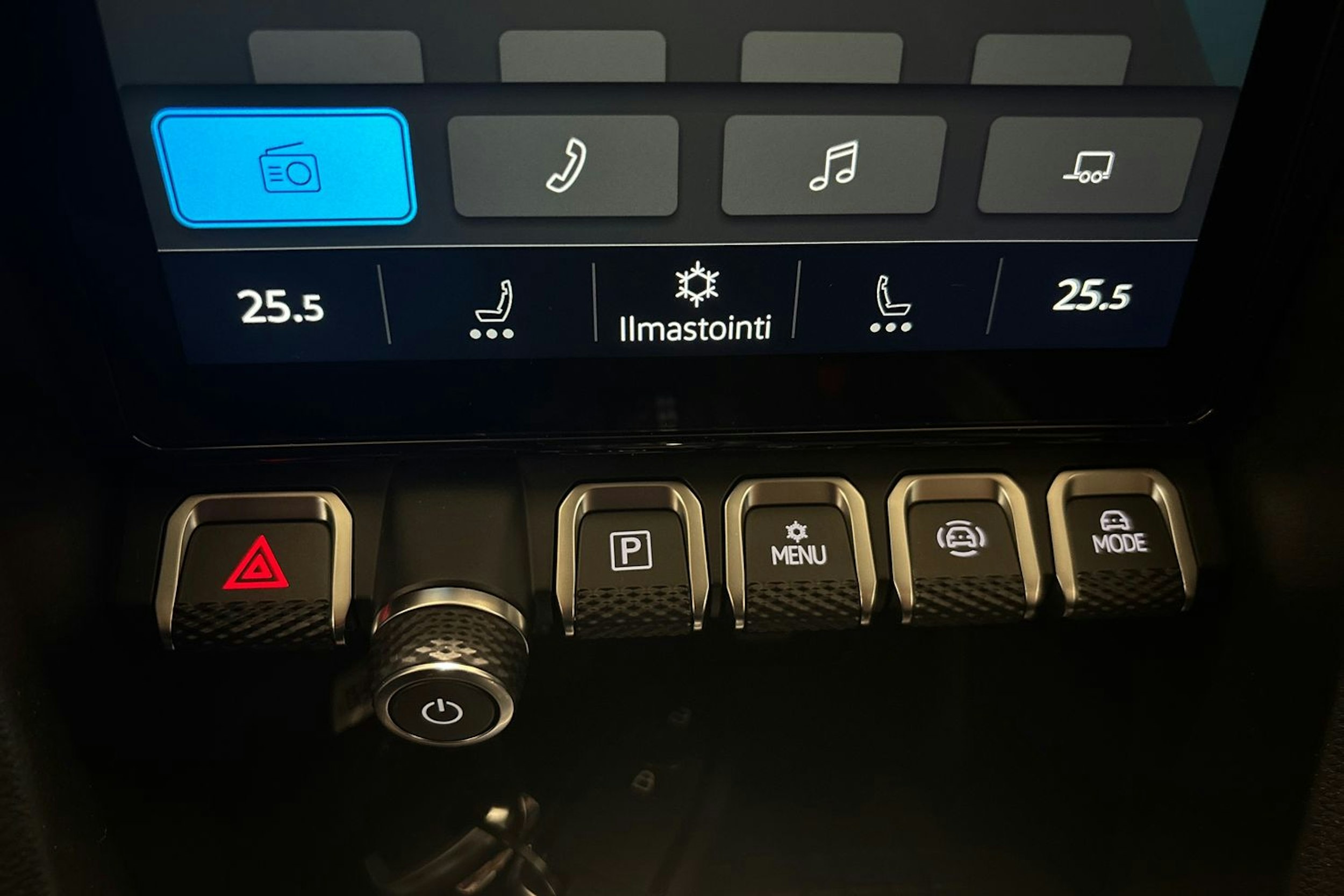 harmaa Volkswagen Amarok 2026 kuva 22.