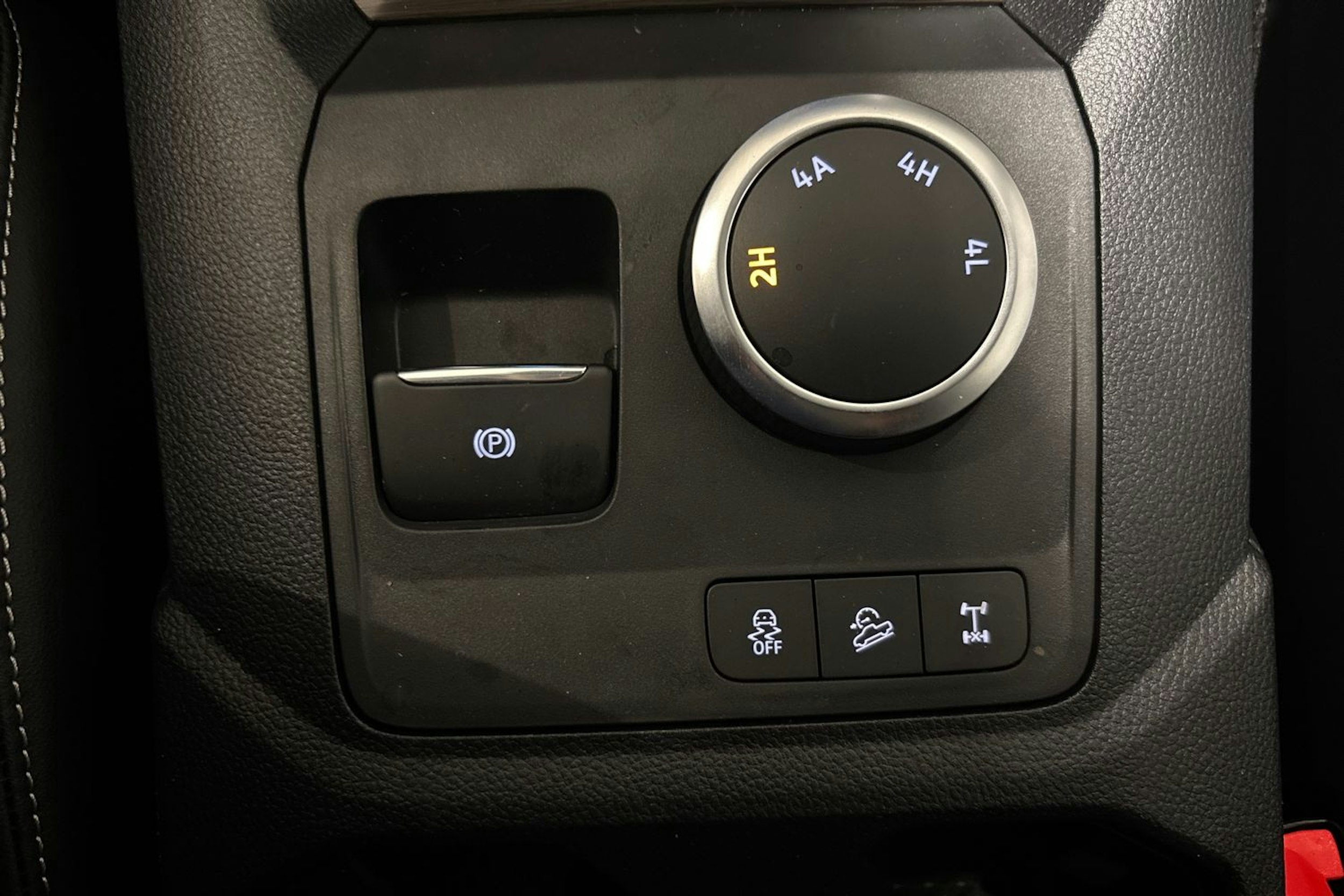 harmaa Volkswagen Amarok 2026 kuva 23.