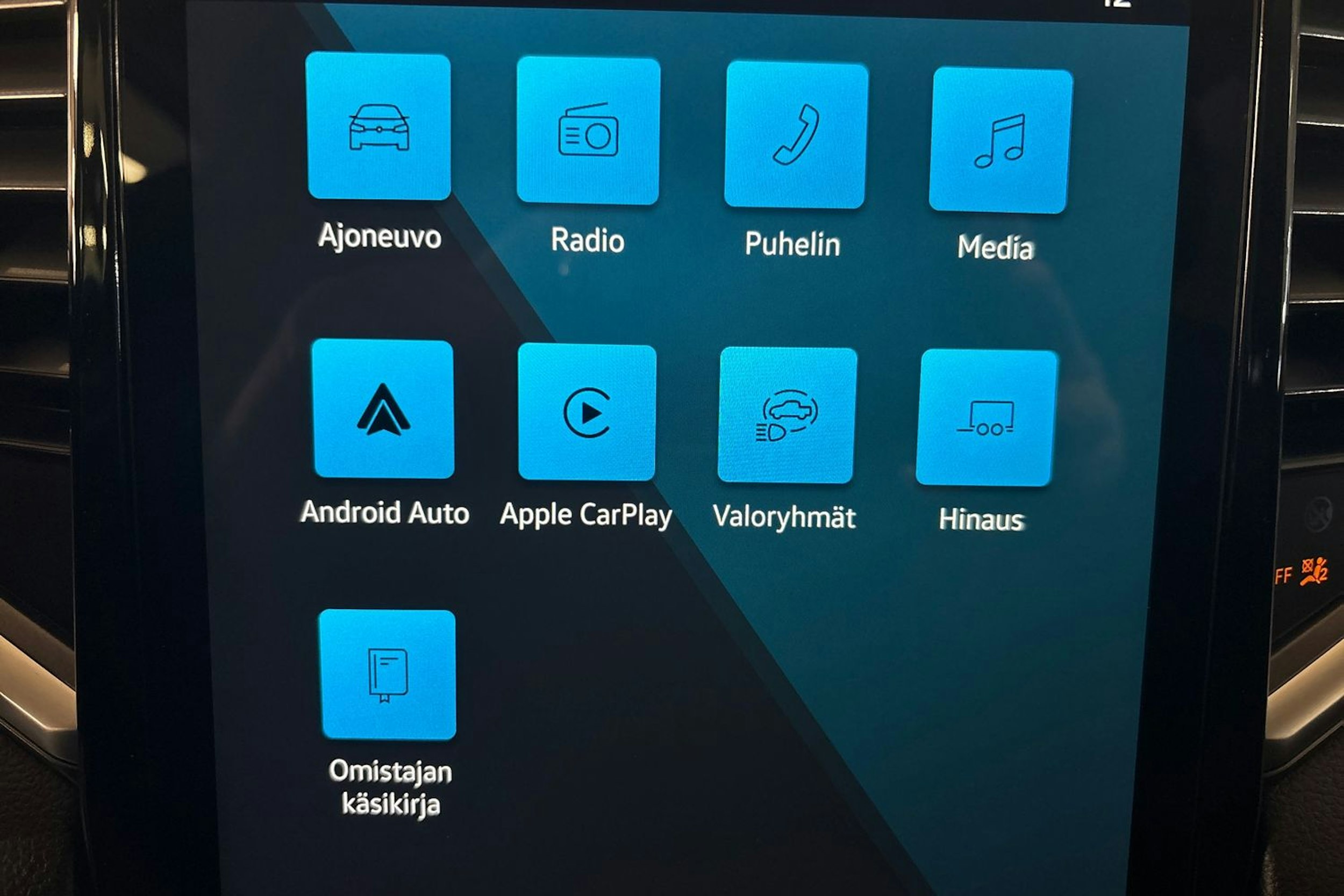 harmaa Volkswagen Amarok 2026 kuva 25.