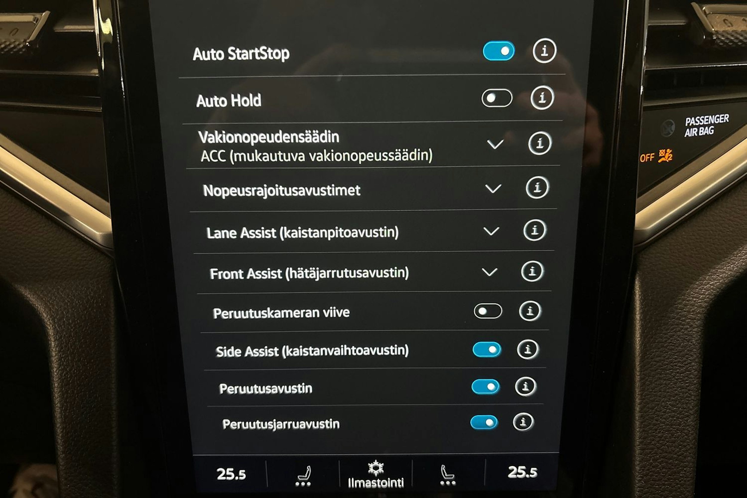 harmaa Volkswagen Amarok 2026 kuva 26.