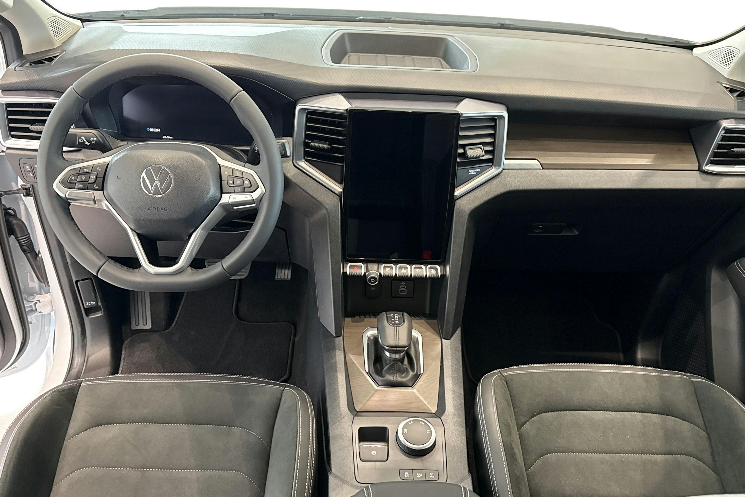 valkoinen Volkswagen Amarok 2025 kuva 9.