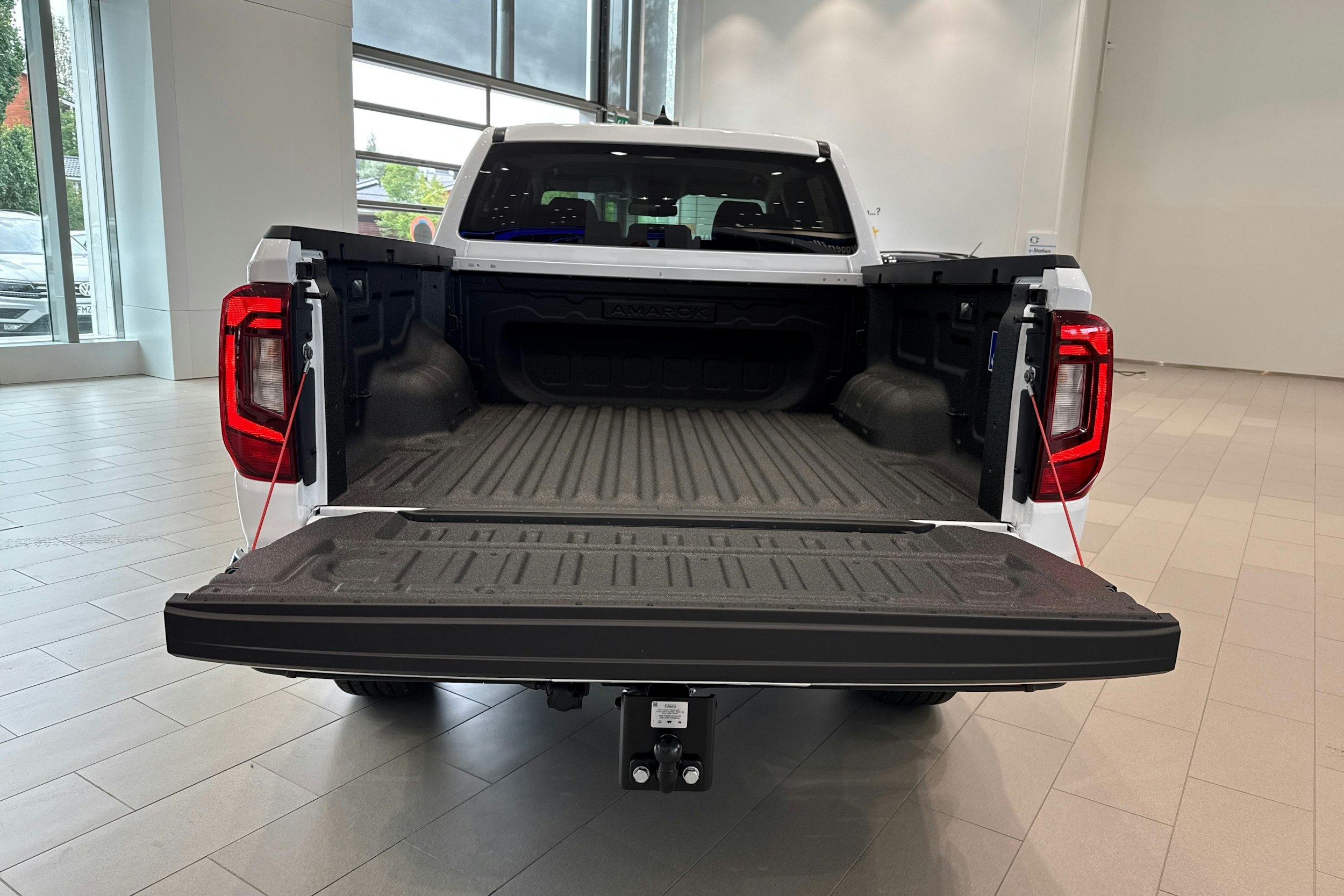 valkoinen Volkswagen Amarok 2025 kuva 12.