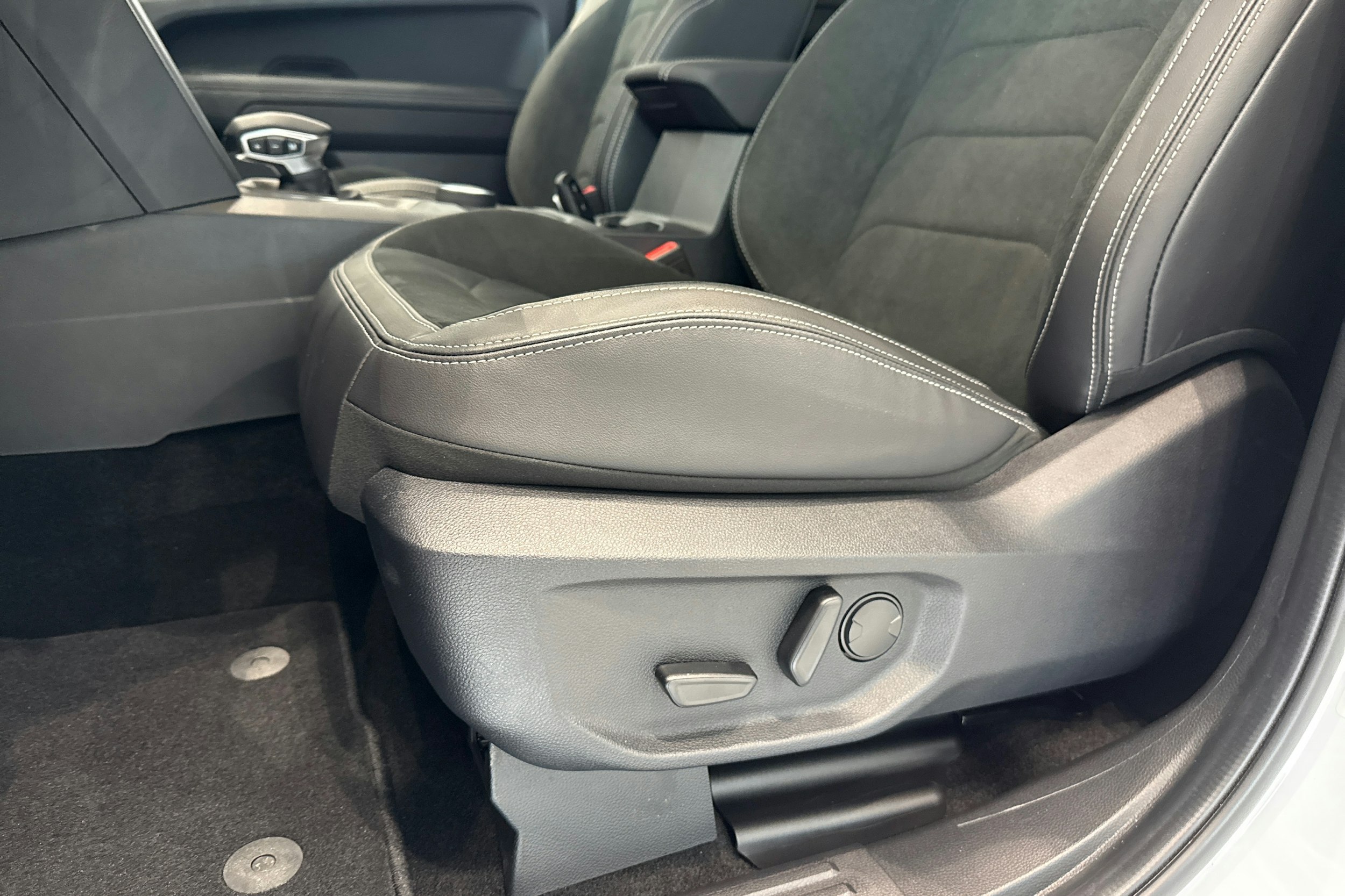 valkoinen Volkswagen Amarok 2025 kuva 15.