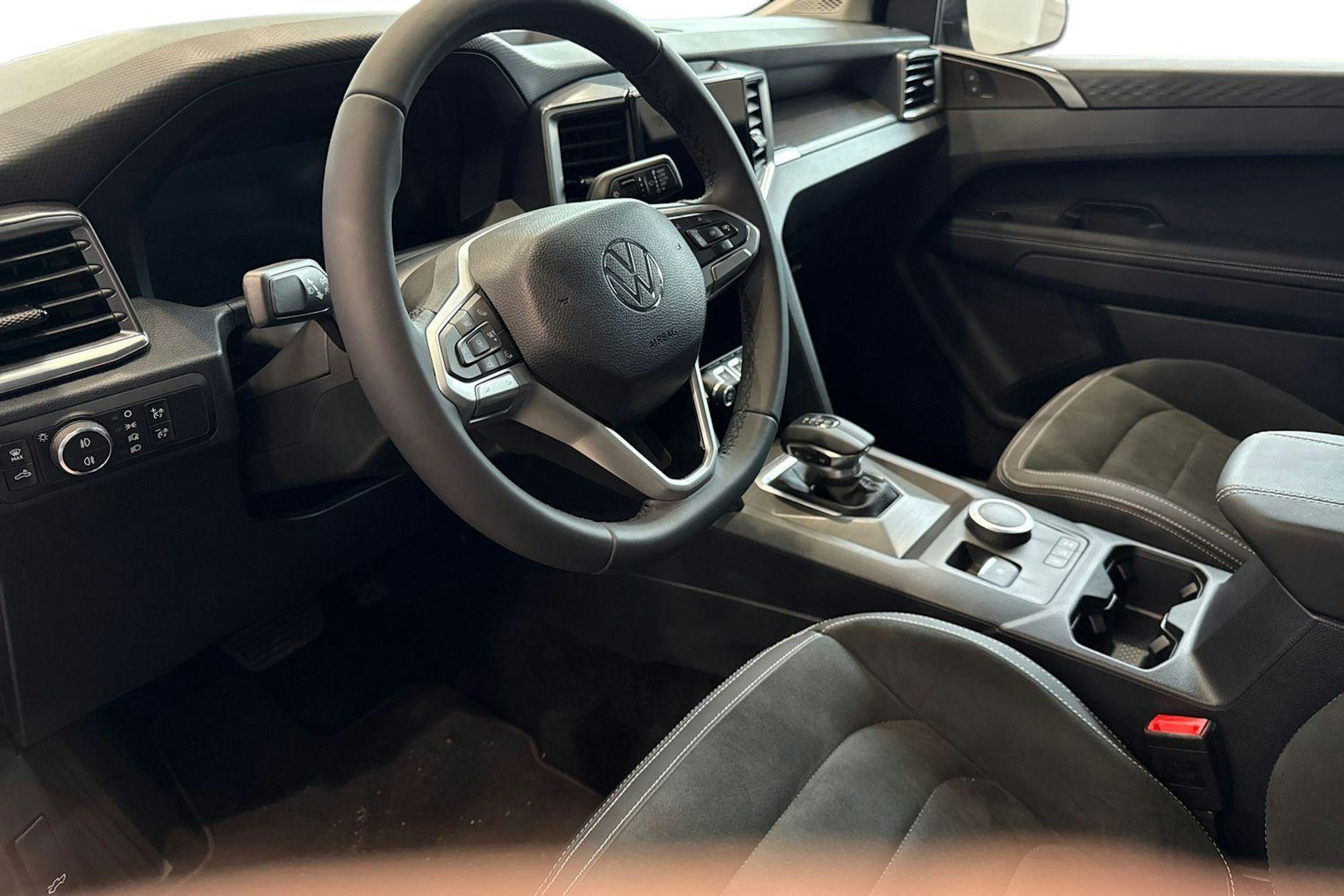 met. harmaa Volkswagen Amarok 2025 kuva 6.
