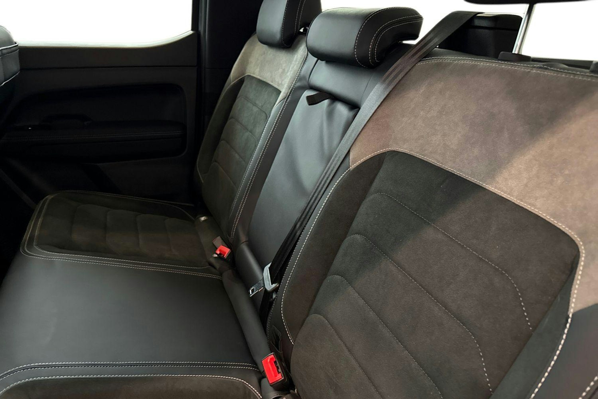 met. harmaa Volkswagen Amarok 2025 kuva 8.