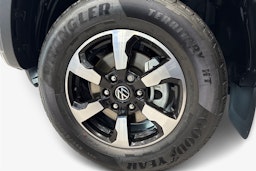 met. harmaa Volkswagen Amarok 2025 kuva 9.