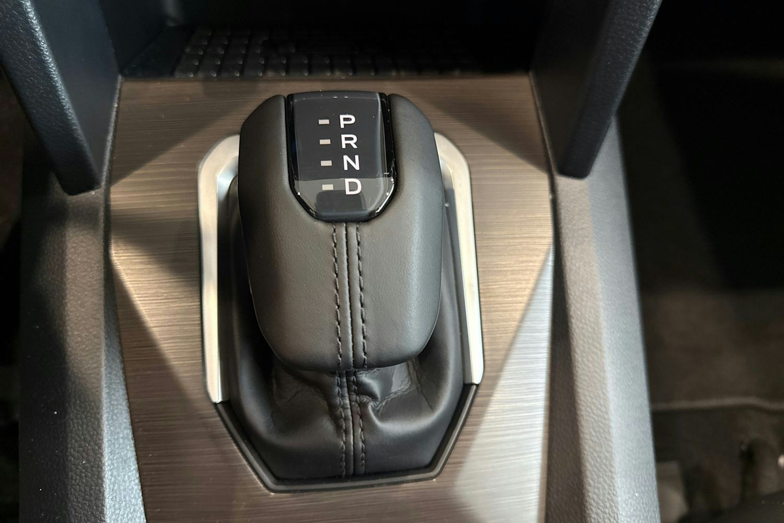 met. harmaa Volkswagen Amarok 2025 kuva 14.