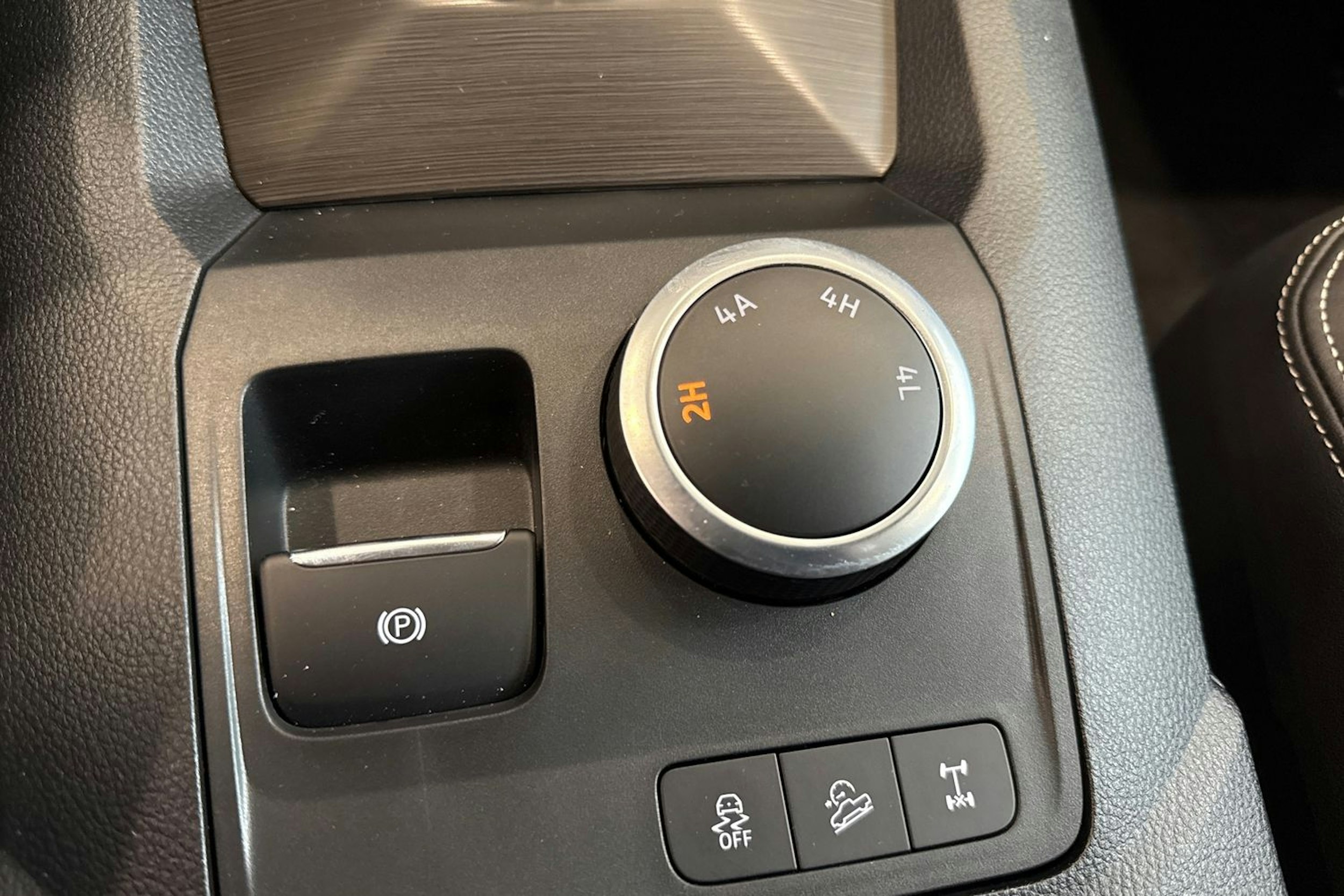 met. harmaa Volkswagen Amarok 2025 kuva 15.