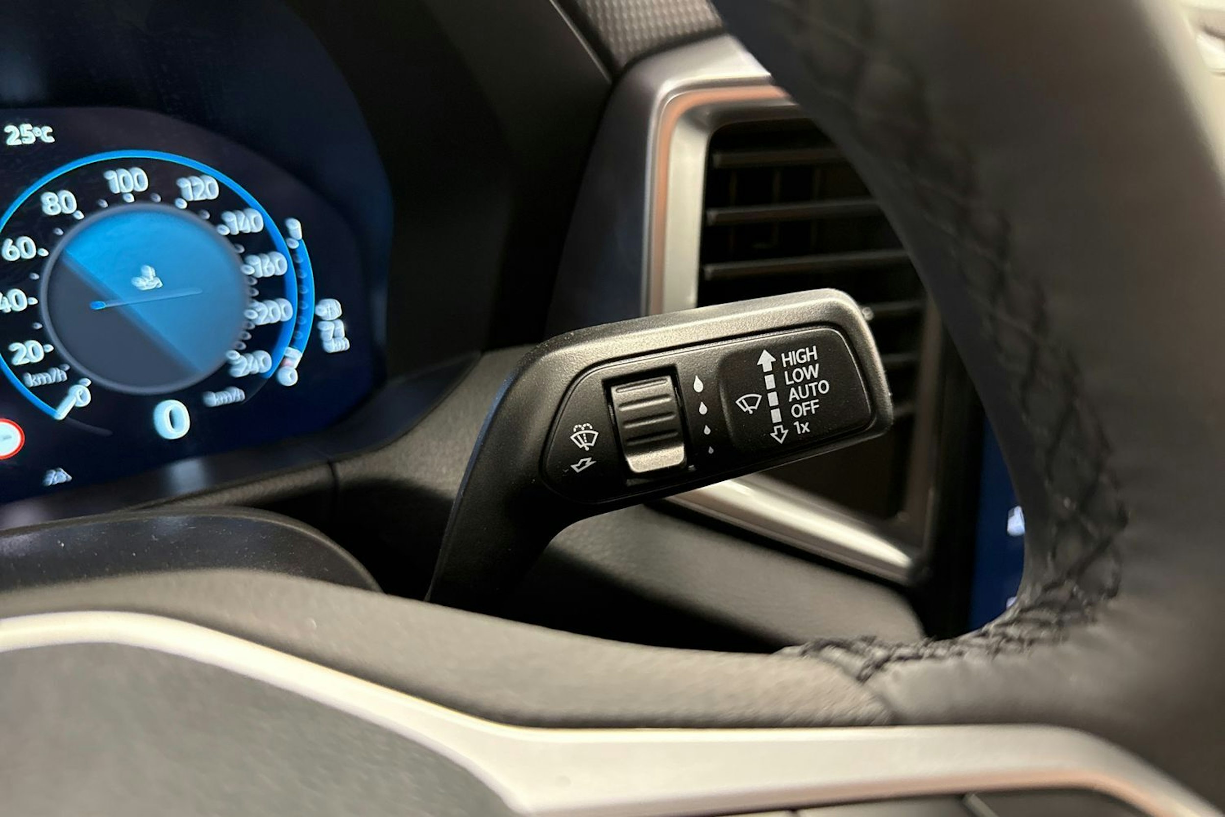 met. harmaa Volkswagen Amarok 2025 kuva 7.