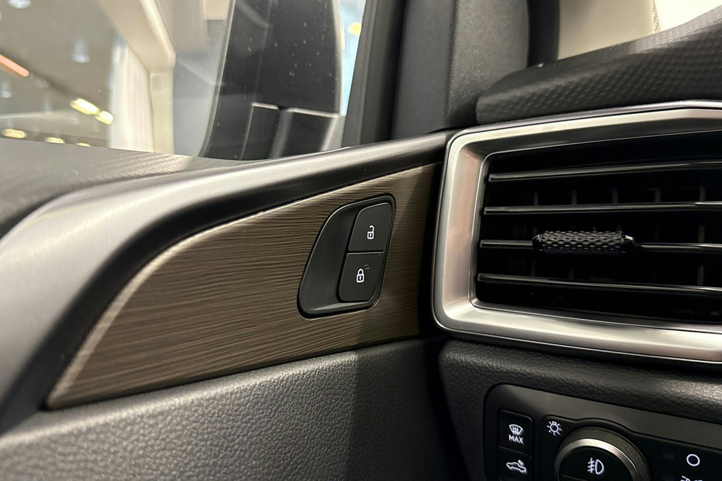 met. harmaa Volkswagen Amarok 2025 kuva 9.