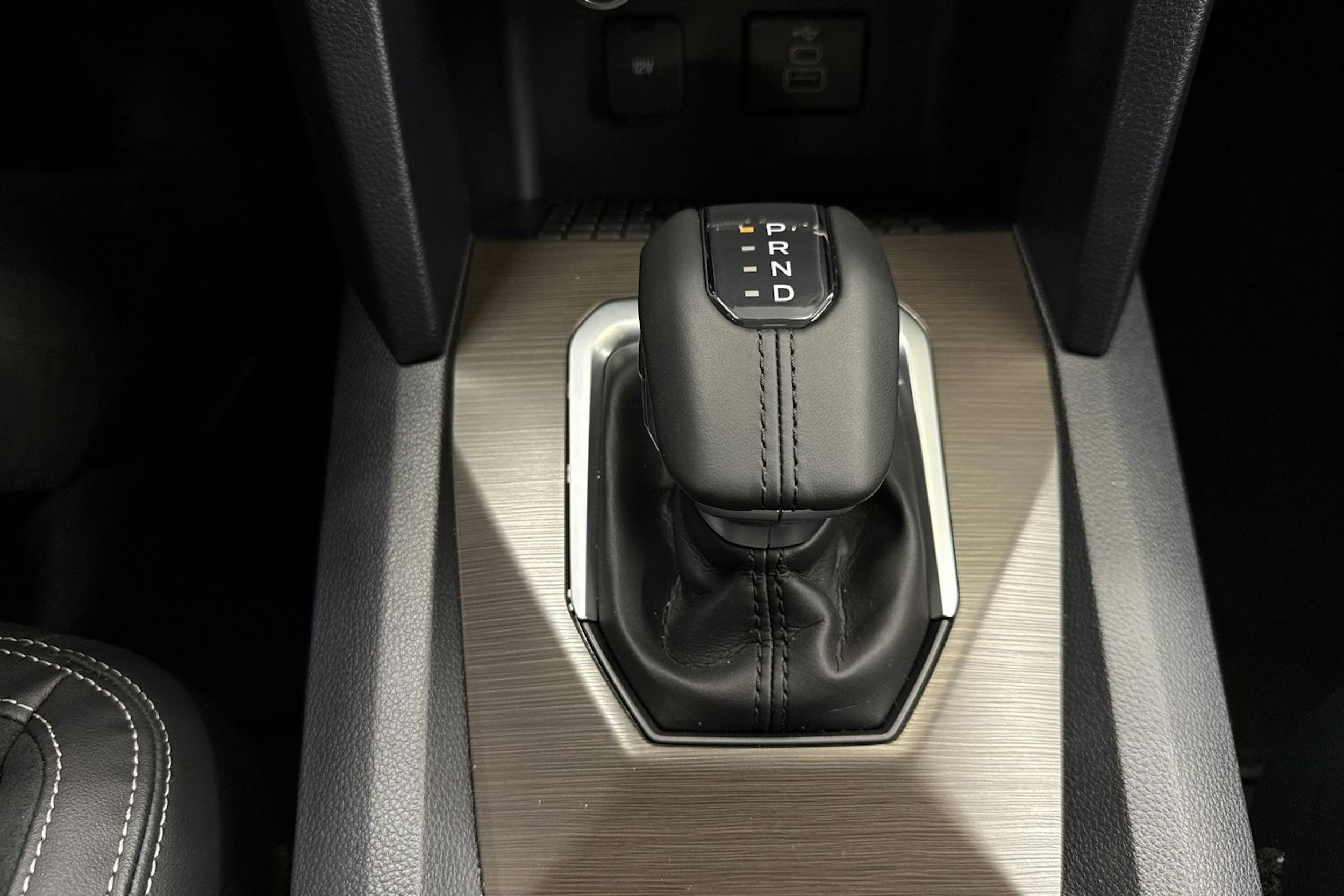 met. harmaa Volkswagen Amarok 2025 kuva 13.