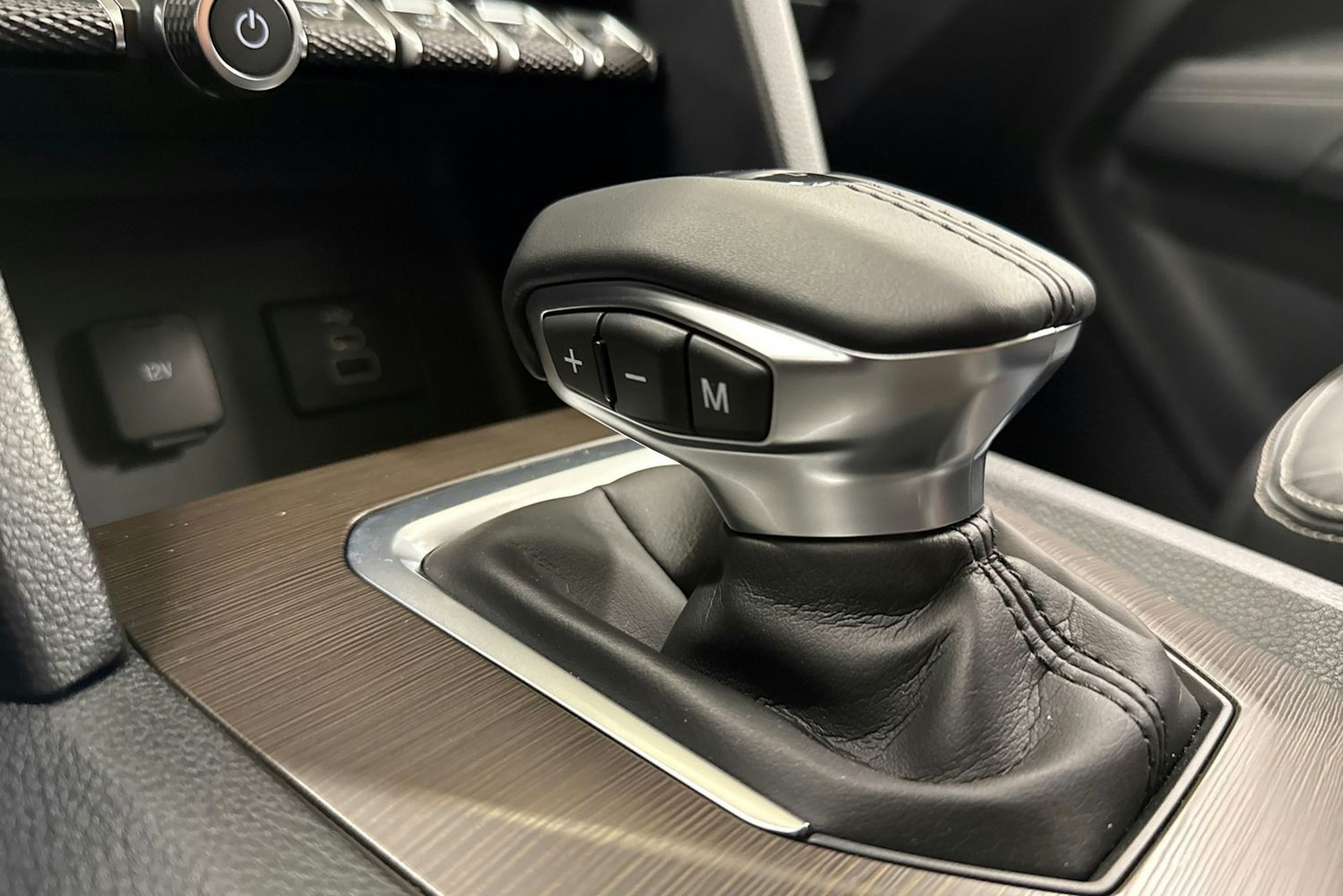 met. harmaa Volkswagen Amarok 2025 kuva 14.