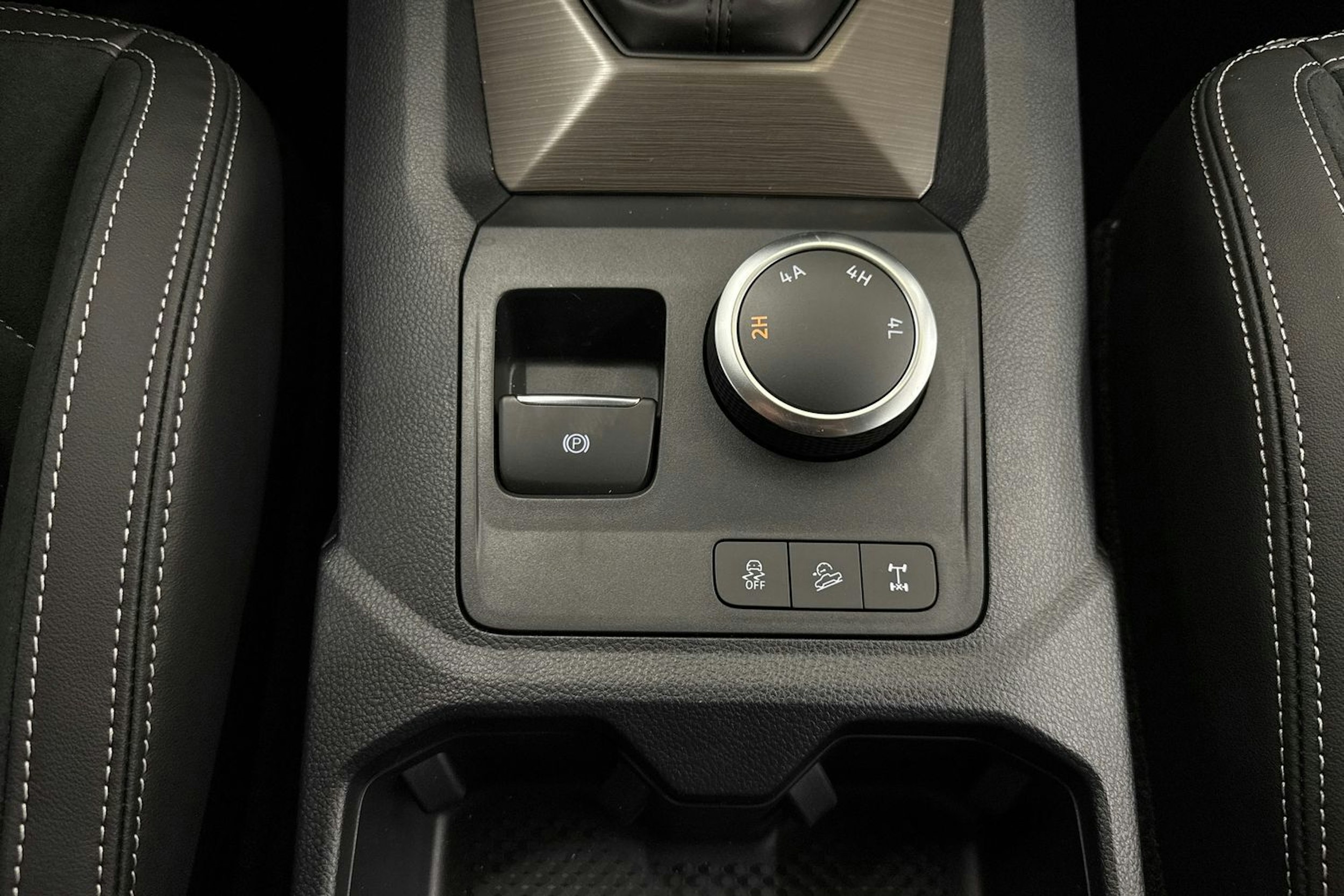 met. harmaa Volkswagen Amarok 2025 kuva 21.