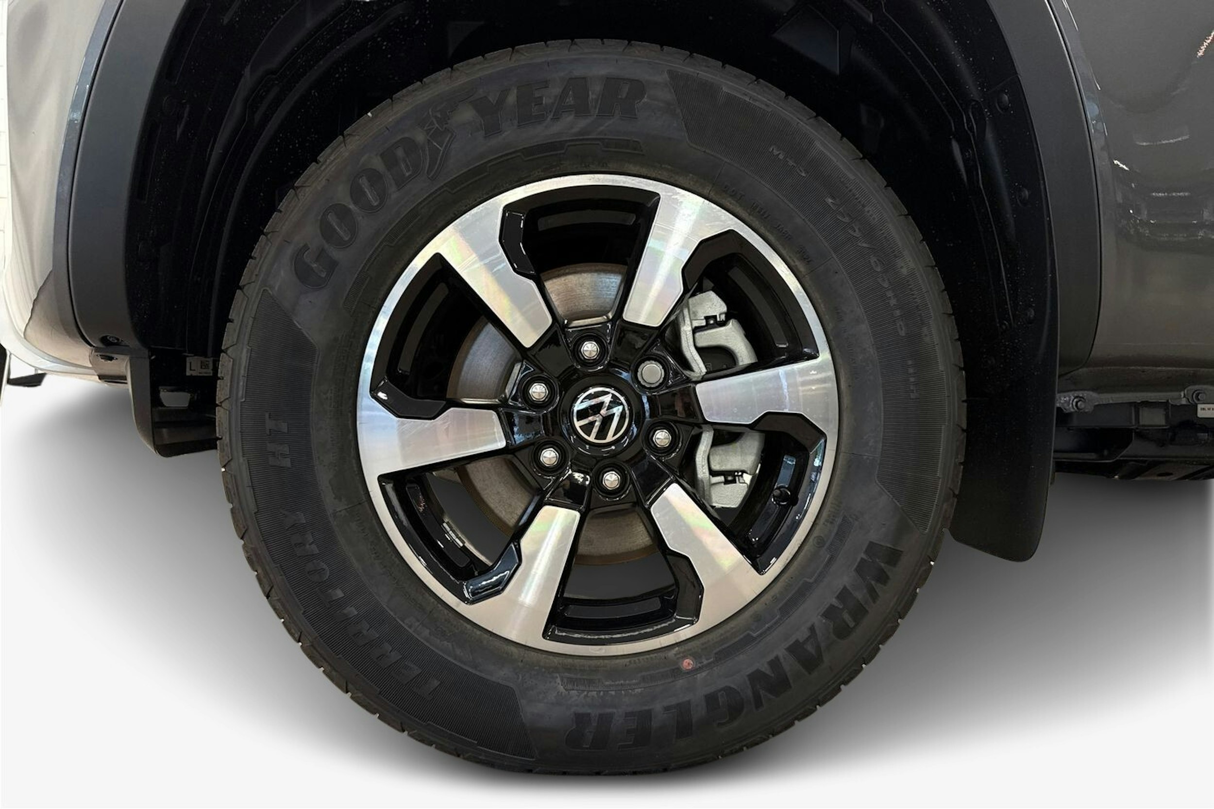 met. harmaa Volkswagen Amarok 2025 kuva 38.