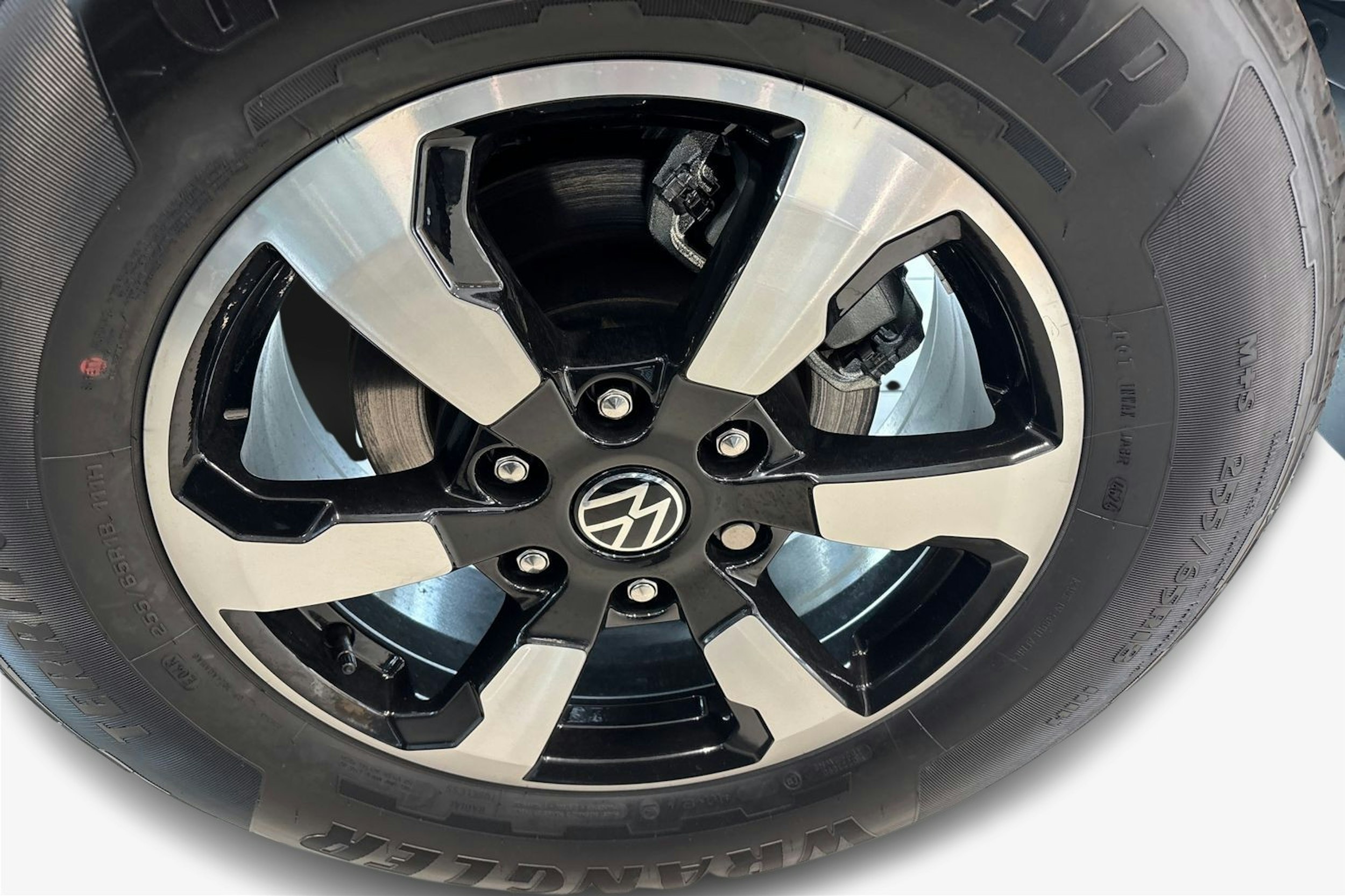 musta Volkswagen Amarok 2026 kuva 12.