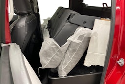 met. punainen Volkswagen Amarok 2025 kuva 8.