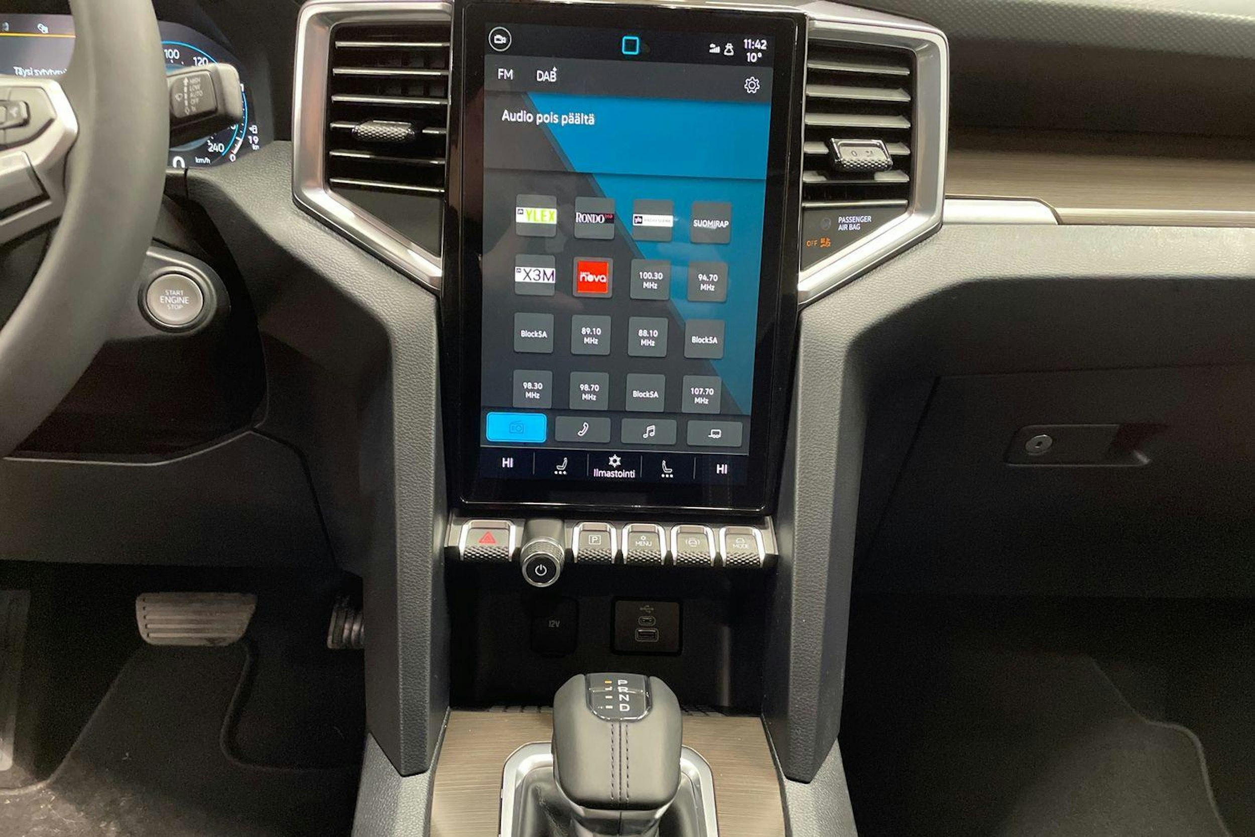 met. punainen Volkswagen Amarok 2025 kuva 10.