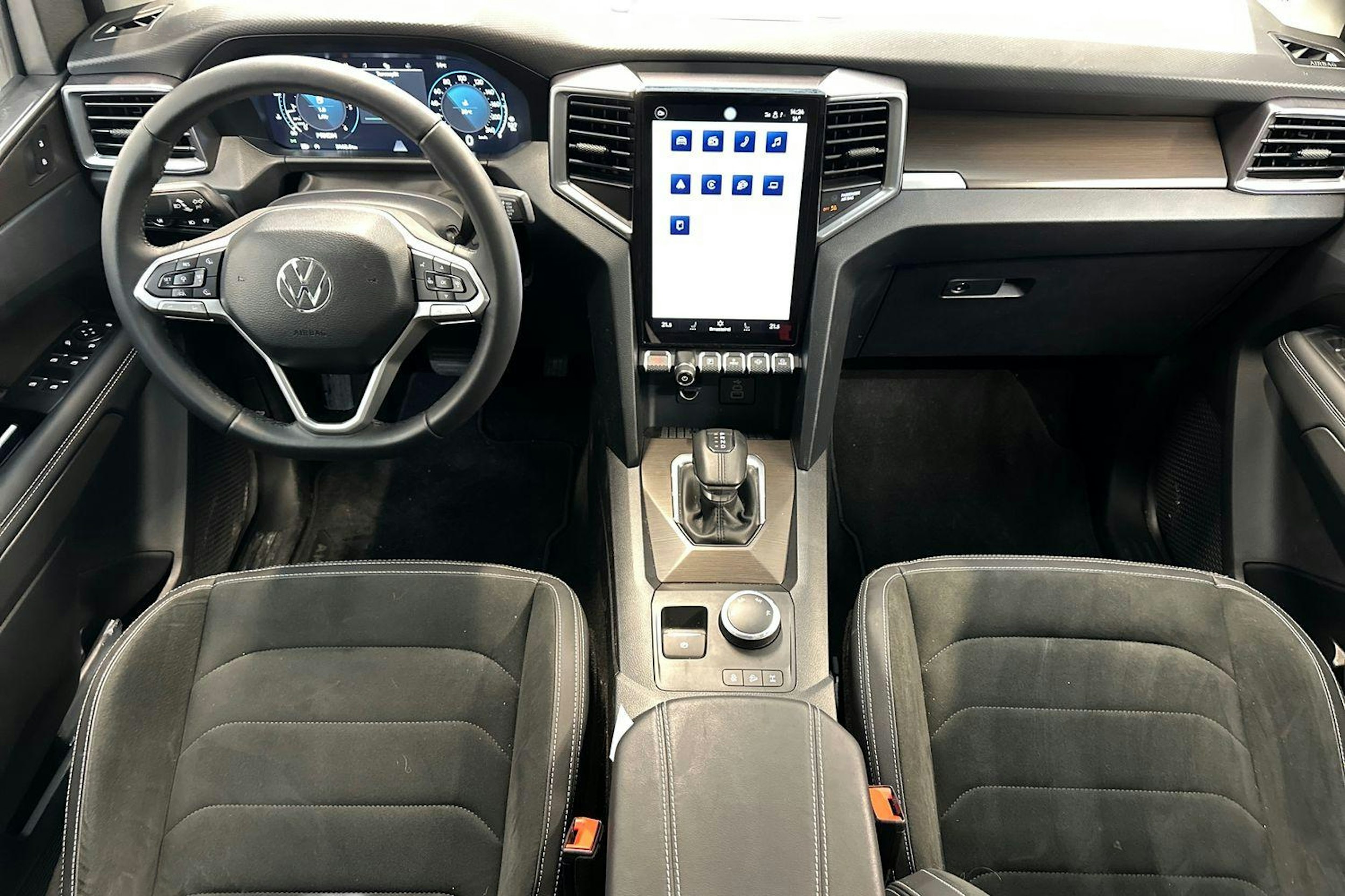 musta Volkswagen Amarok 2025 kuva 9.