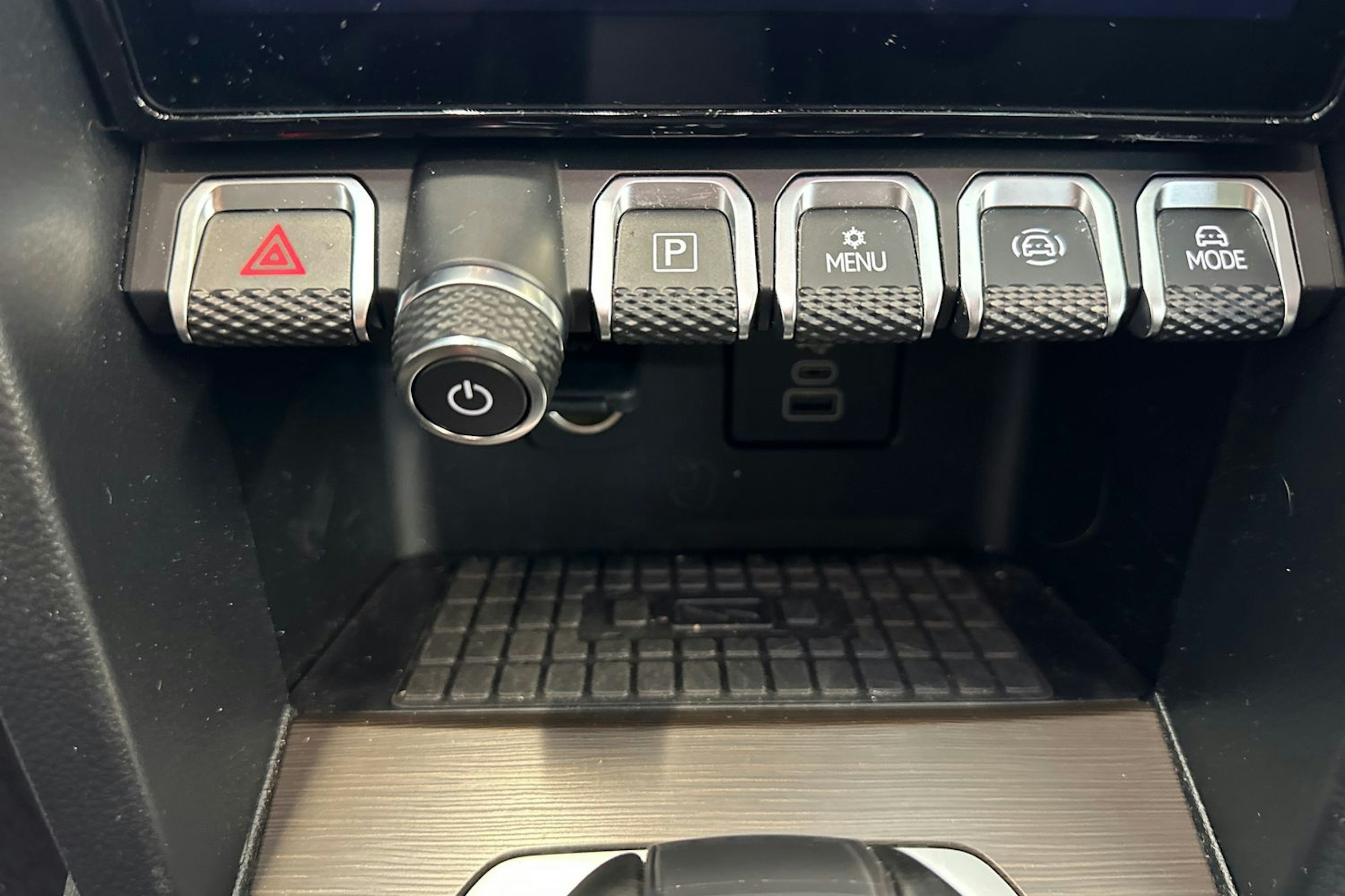 musta Volkswagen Amarok 2025 kuva 17.