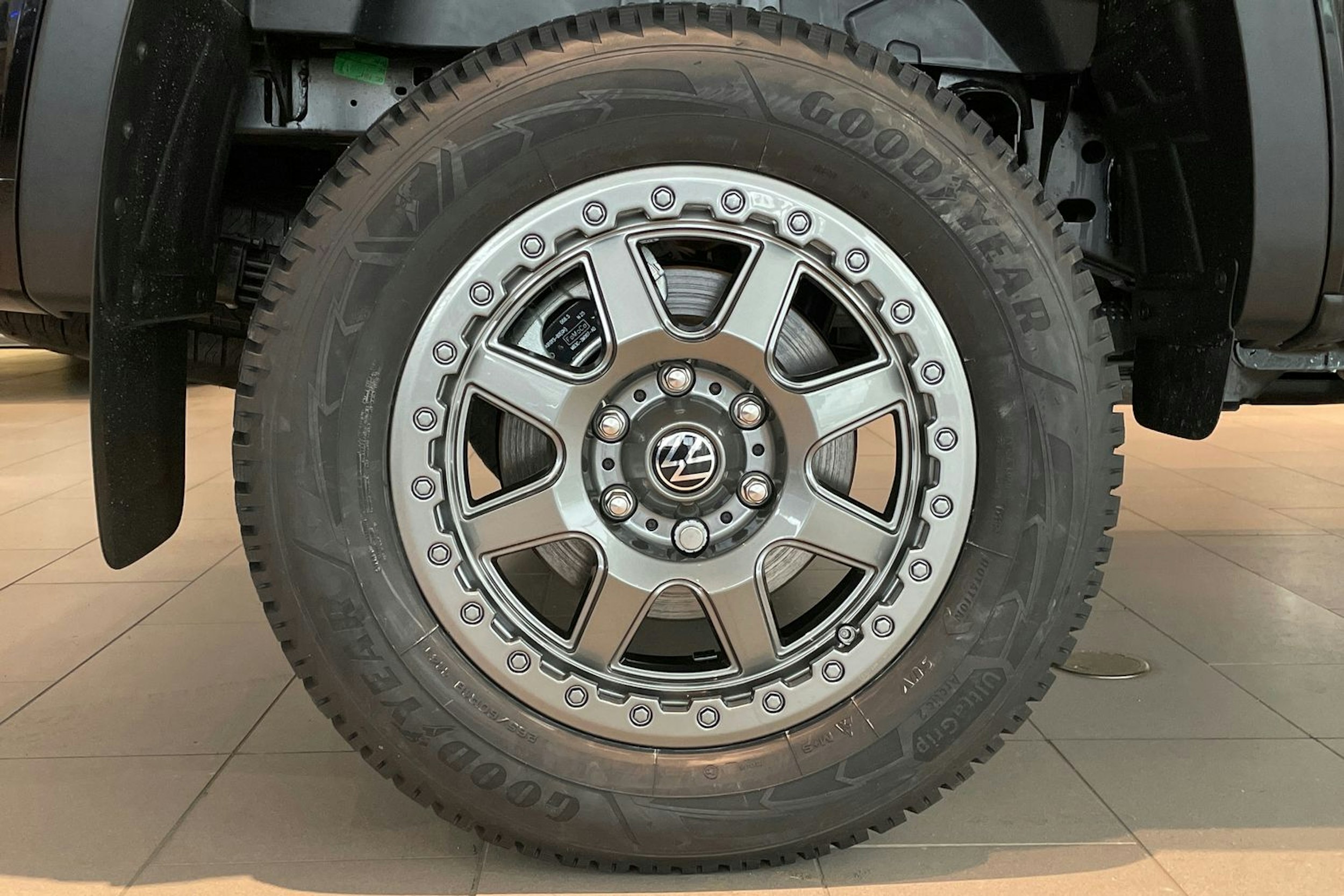 musta Volkswagen Amarok 2025 kuva 9.