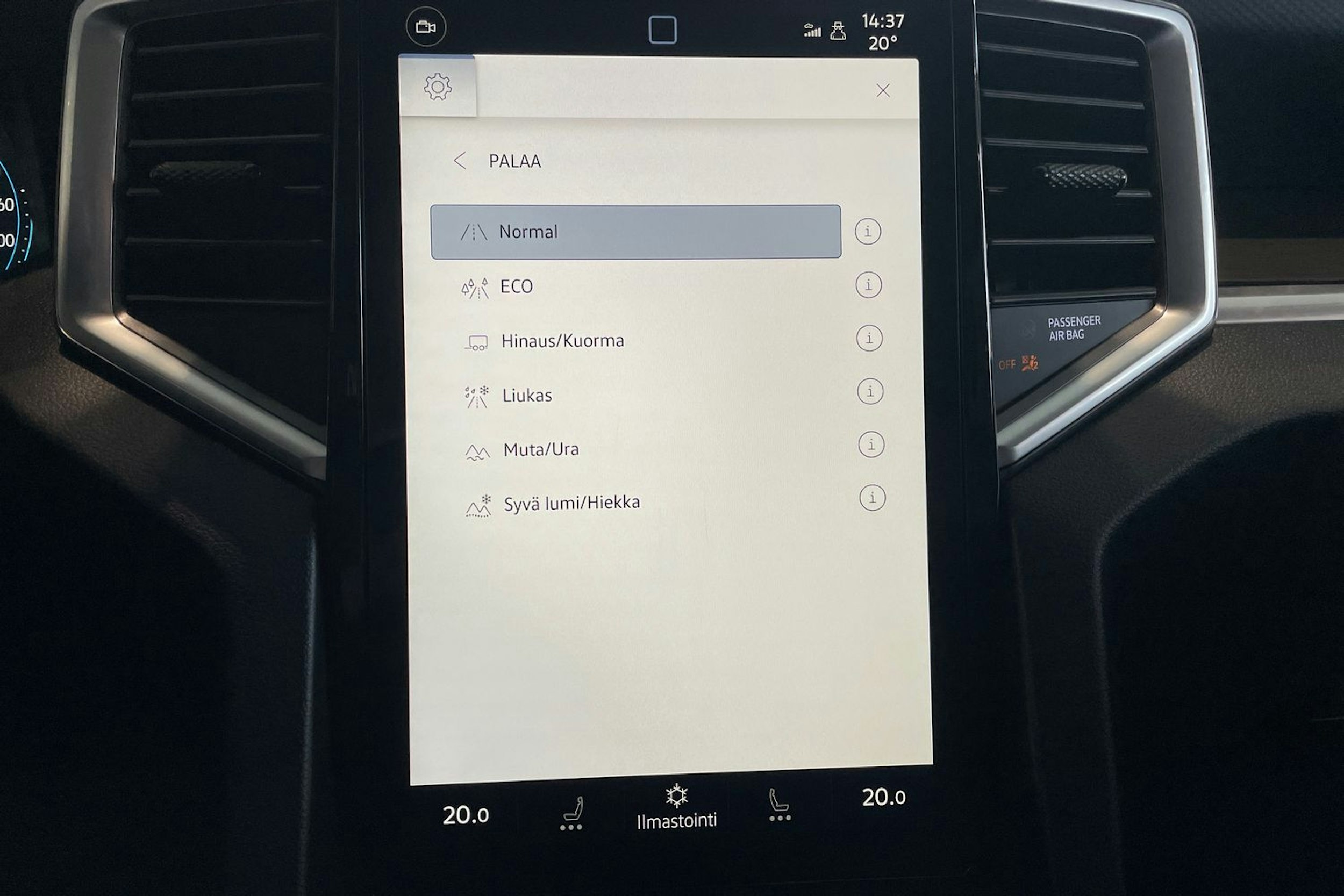 musta Volkswagen Amarok 2025 kuva 14.