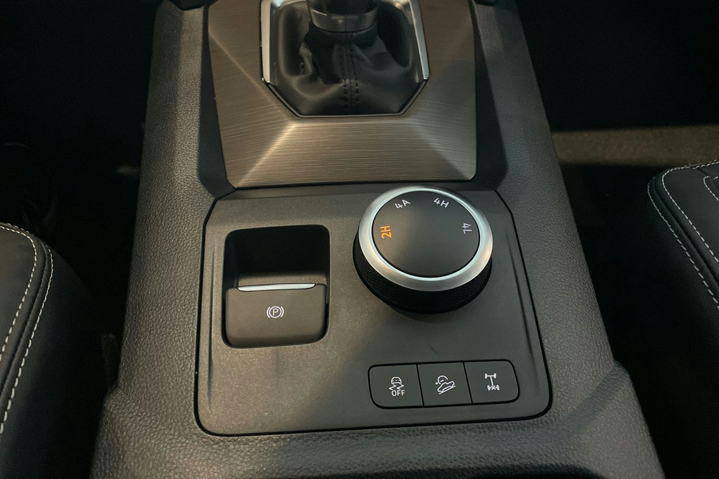 musta Volkswagen Amarok 2025 kuva 15.