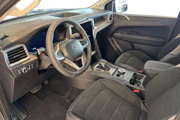 harmaa Volkswagen Amarok 2026 kuva 8.