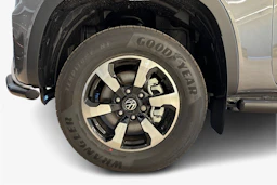 harmaa Volkswagen Amarok 2026 kuva 12.