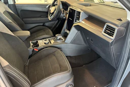 harmaa Volkswagen Amarok 2026 kuva 14.