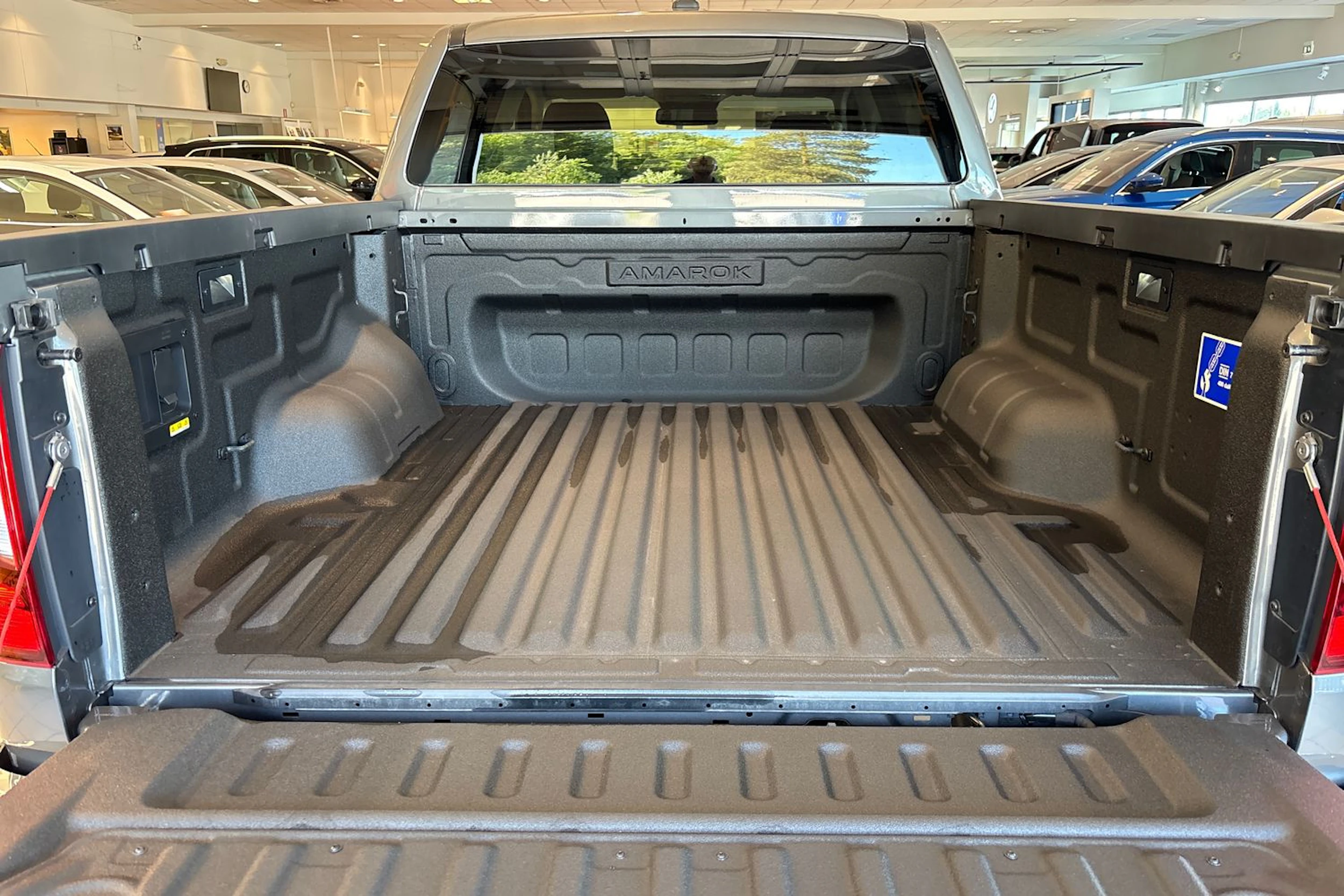 harmaa Volkswagen Amarok 2026 kuva 17.