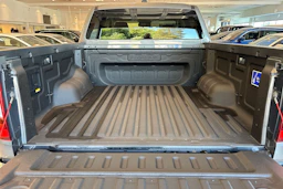 harmaa Volkswagen Amarok 2026 kuva 17.