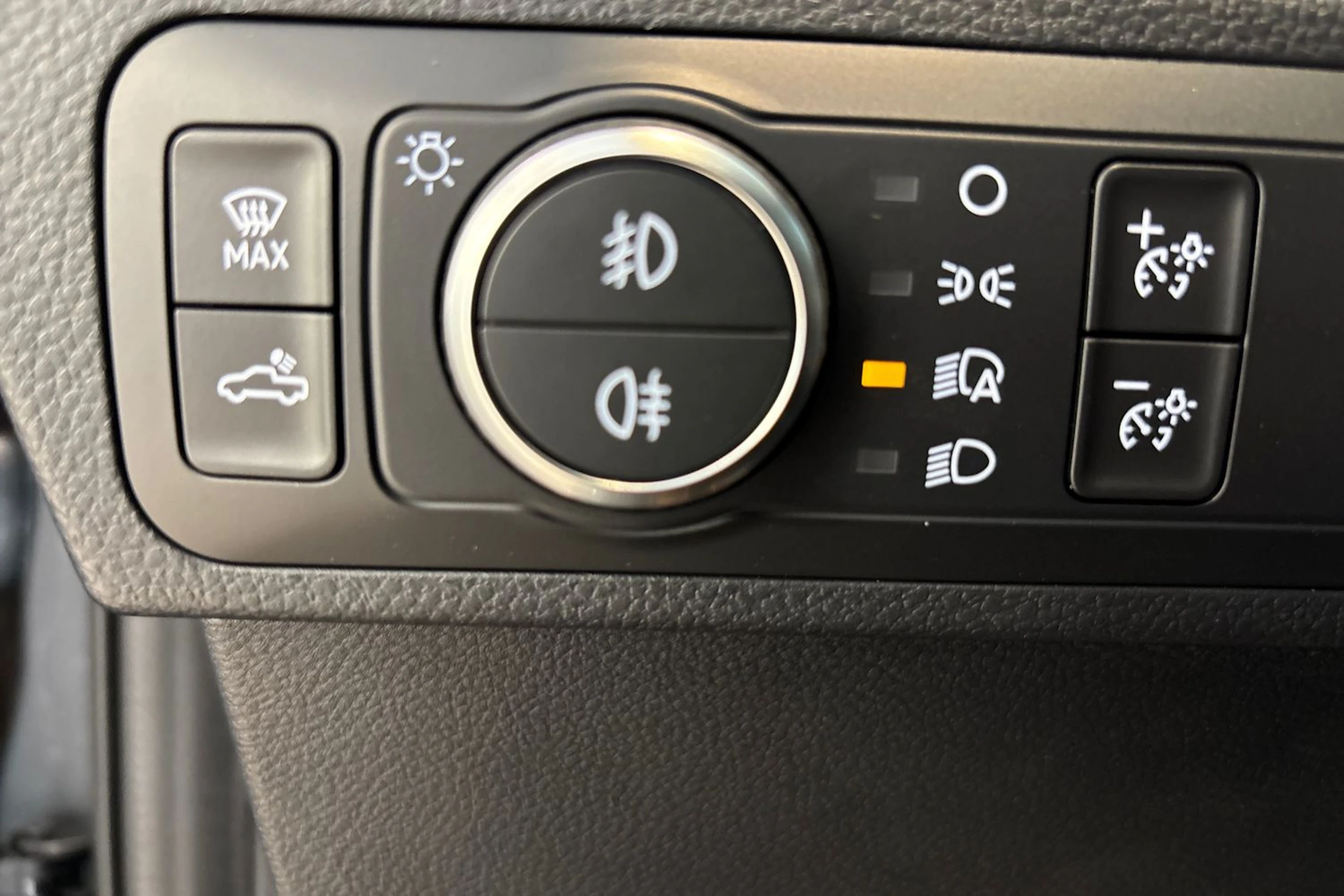 harmaa Volkswagen Amarok 2026 kuva 20.