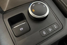 harmaa Volkswagen Amarok 2026 kuva 28.
