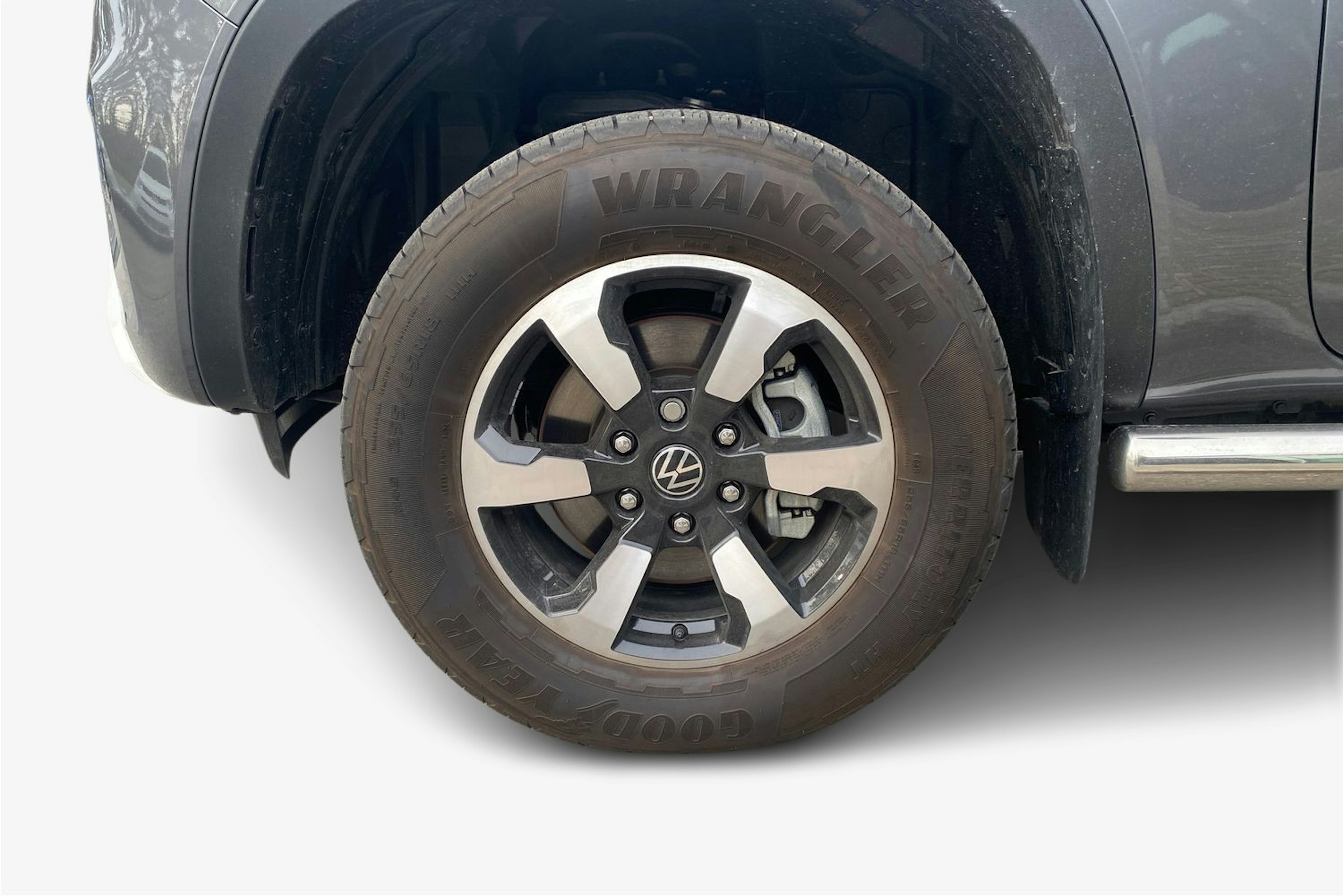 harmaa Volkswagen Amarok 2025 kuva 10.
