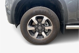 harmaa Volkswagen Amarok 2025 kuva 10.