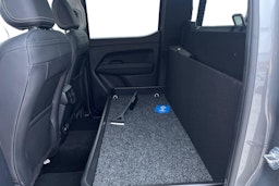 harmaa Volkswagen Amarok 2026 kuva 11.