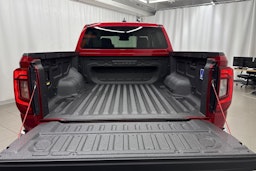 met. punainen Volkswagen Amarok 2025 kuva 6.